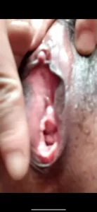 「原创」丝袜人妻熟女饥渴难耐自慰抠逼淫水直流，骚逼特写