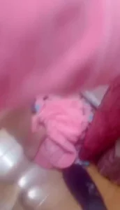 调教母狗用老公的剃须刀刮毛（找乌鲁木齐母狗）